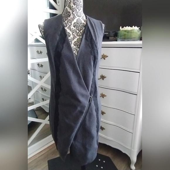 Modern Retro Gray Asymmetrical 80s Vibe zip Dress with Lace Trim - Picture 11 of 15